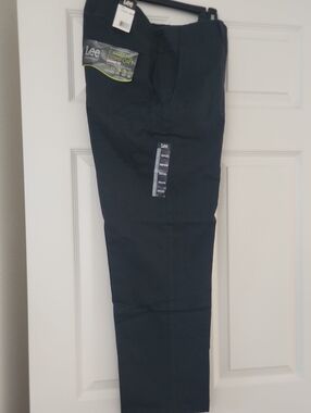 Lee Men’s 38x 29 Straight Fit Chinos in Navy